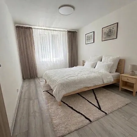 Nesthome Family House Mosnov Airport